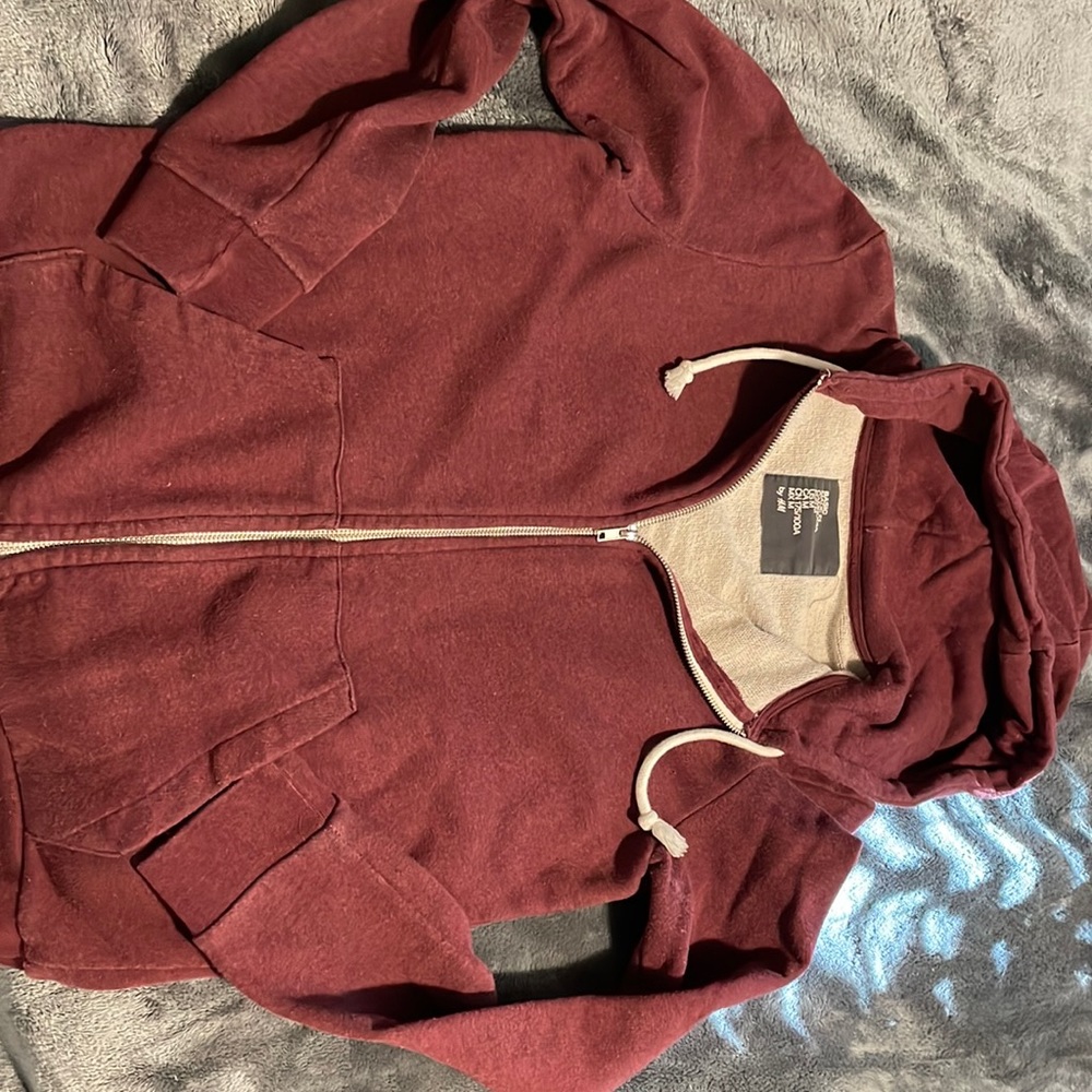 H &M sweater maroon size medium